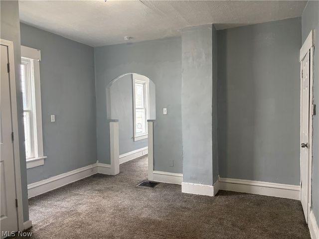 621 Creedmore Avenue, Barberton, OH 44203