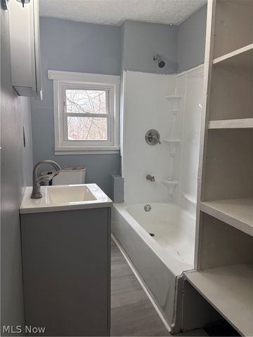 621 Creedmore Avenue, Barberton, OH 44203