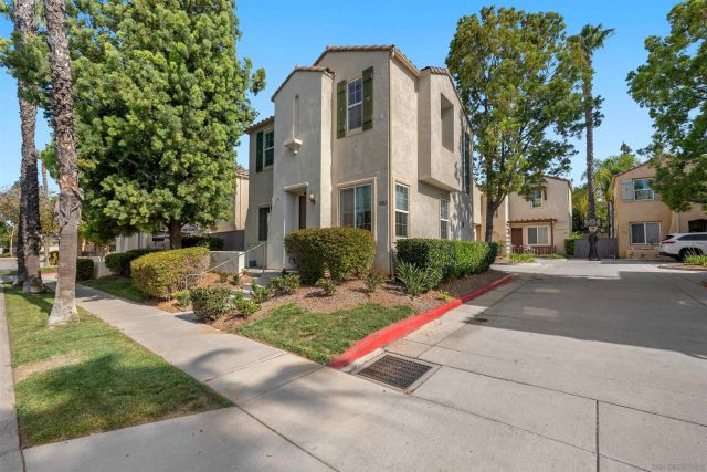 1002 Teatro Cir, El Cajon, CA 92021