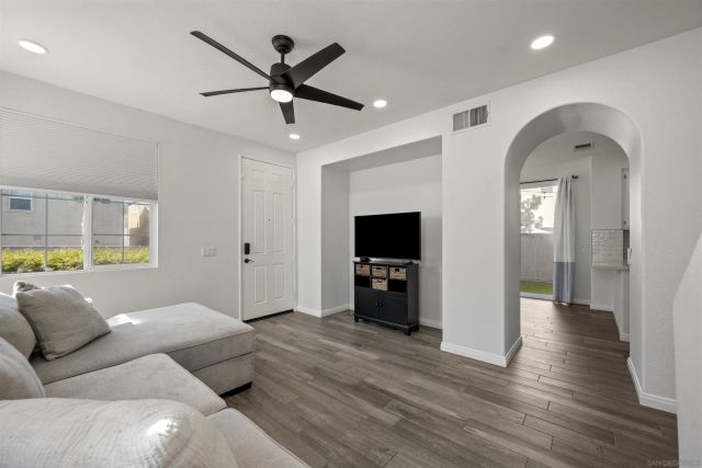 1002 Teatro Cir, El Cajon, CA 92021