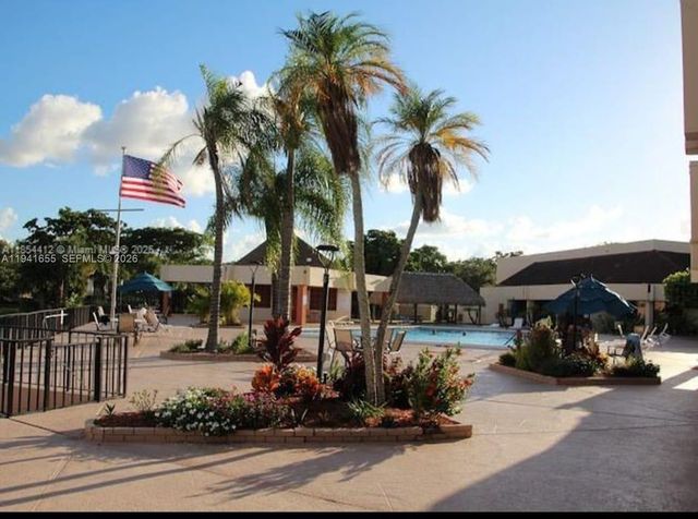 2950 W Sunrise Lakes Dr 208, Sunrise, FL 33322