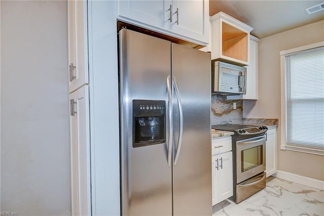 3813 Clearwood CT, Virginia Beach, VA 23453