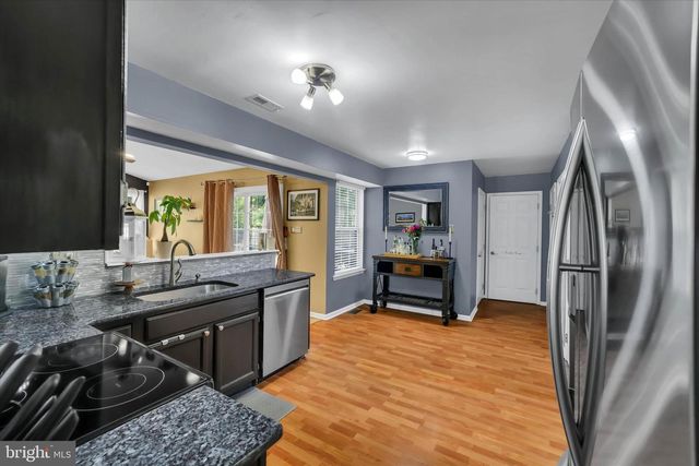4 CREEKDALE DR, Delran, NJ 08075