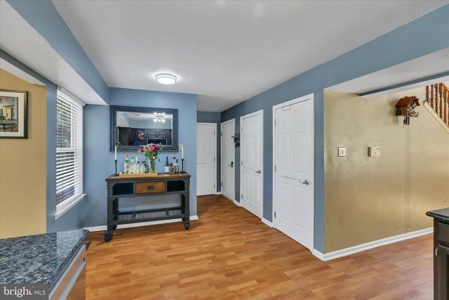 4 CREEKDALE DR, Delran, NJ 08075