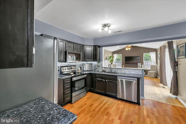 4 CREEKDALE DR, Delran, NJ 08075