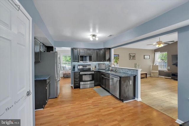 4 CREEKDALE DR, Delran, NJ 08075