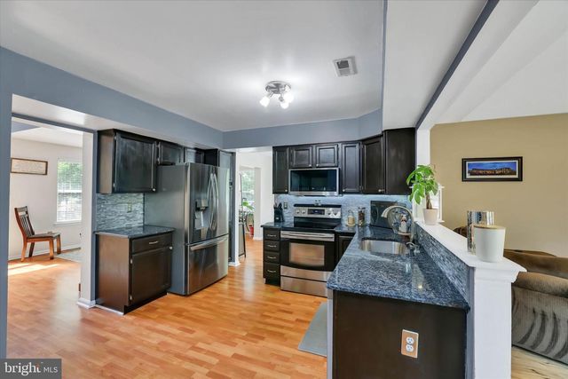 4 CREEKDALE DR, Delran, NJ 08075