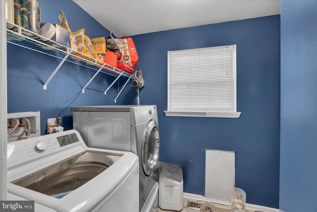4 CREEKDALE DR, Delran, NJ 08075
