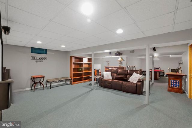 4 CREEKDALE DR, Delran, NJ 08075
