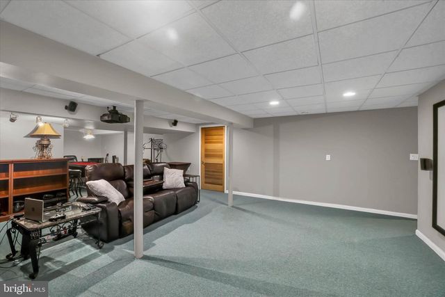 4 CREEKDALE DR, Delran, NJ 08075