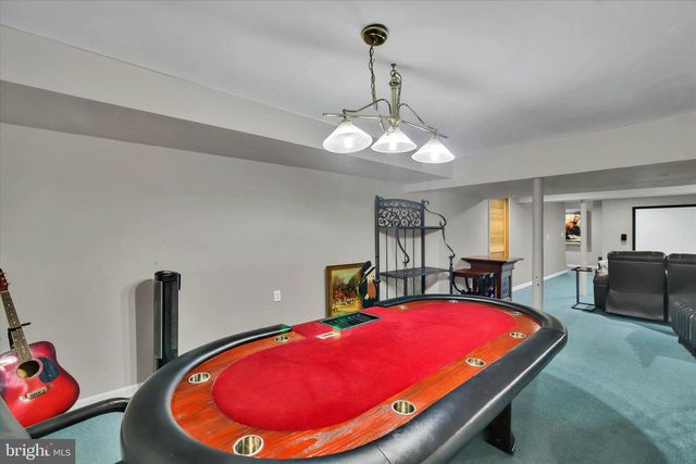 4 CREEKDALE DR, Delran, NJ 08075