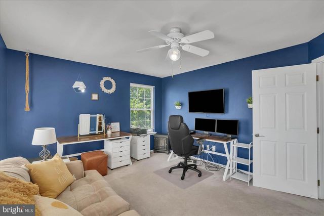 4 CREEKDALE DR, Delran, NJ 08075