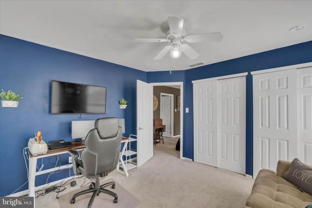 4 CREEKDALE DR, Delran, NJ 08075
