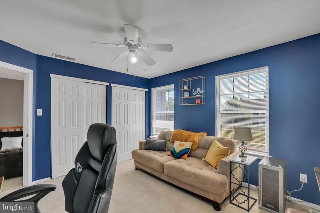 4 CREEKDALE DR, Delran, NJ 08075