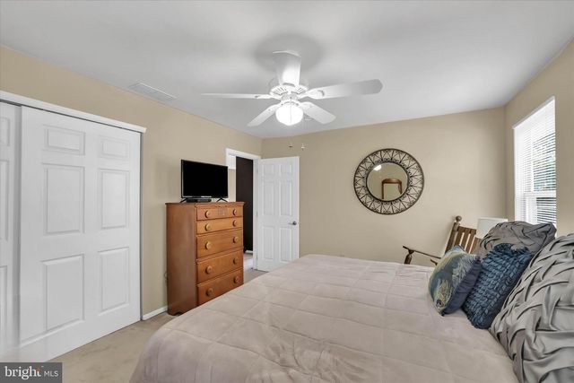 4 CREEKDALE DR, Delran, NJ 08075