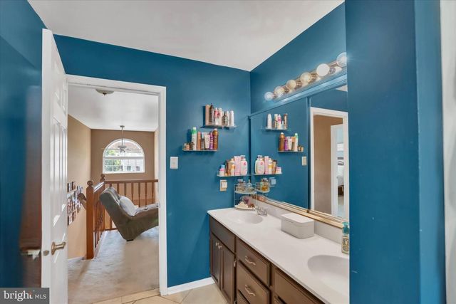 4 CREEKDALE DR, Delran, NJ 08075