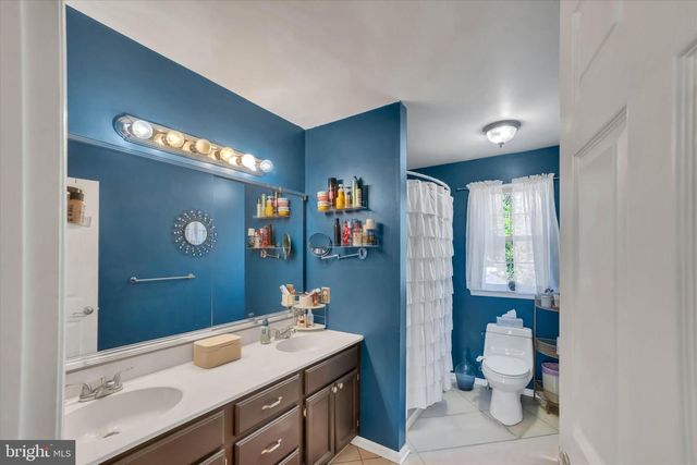 4 CREEKDALE DR, Delran, NJ 08075