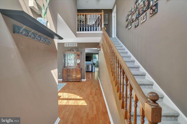 4 CREEKDALE DR, Delran, NJ 08075