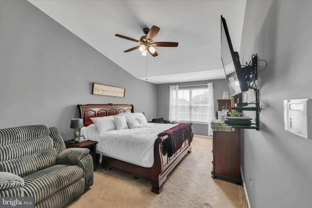 4 CREEKDALE DR, Delran, NJ 08075