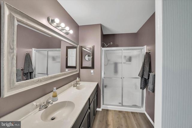 4 CREEKDALE DR, Delran, NJ 08075
