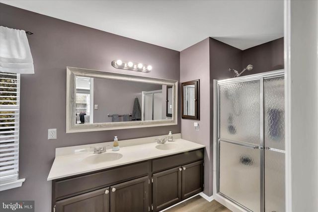 4 CREEKDALE DR, Delran, NJ 08075