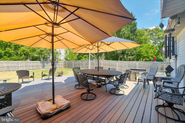 4 CREEKDALE DR, Delran, NJ 08075