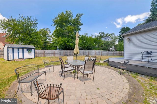 4 CREEKDALE DR, Delran, NJ 08075