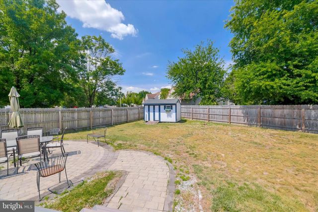 4 CREEKDALE DR, Delran, NJ 08075