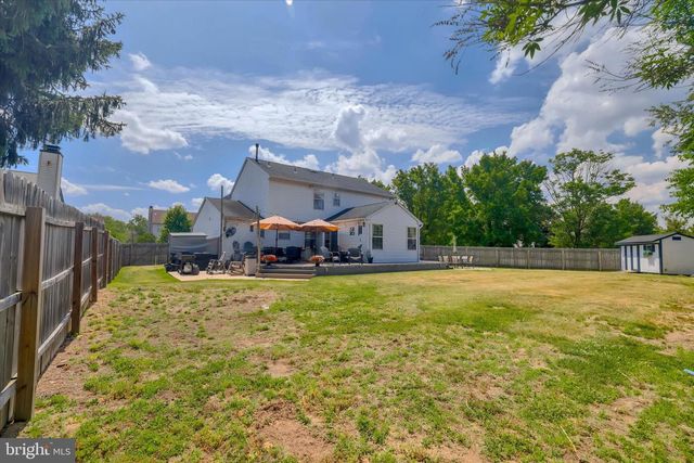 4 CREEKDALE DR, Delran, NJ 08075