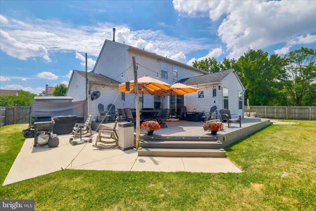 4 CREEKDALE DR, Delran, NJ 08075