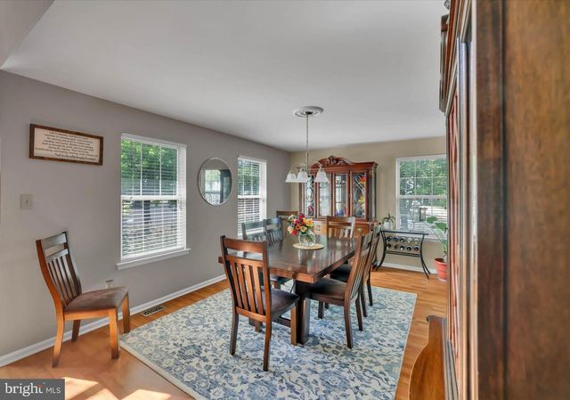 4 CREEKDALE DR, Delran, NJ 08075