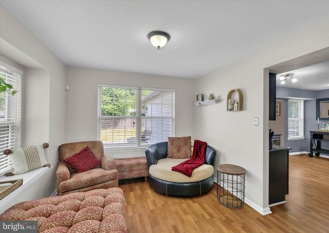 4 CREEKDALE DR, Delran, NJ 08075