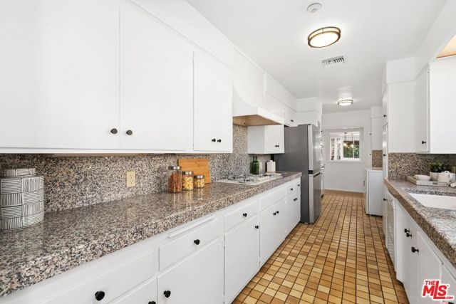 159 Granville Avenue, Los Angeles, CA 90049