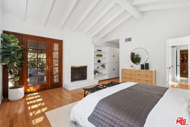 159 Granville Avenue, Los Angeles, CA 90049