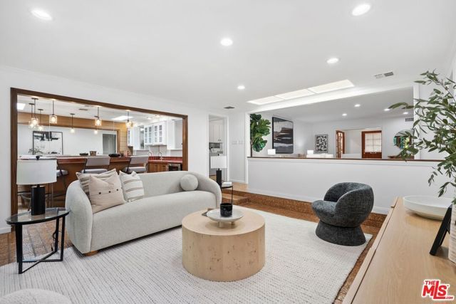 159 Granville Avenue, Los Angeles, CA 90049