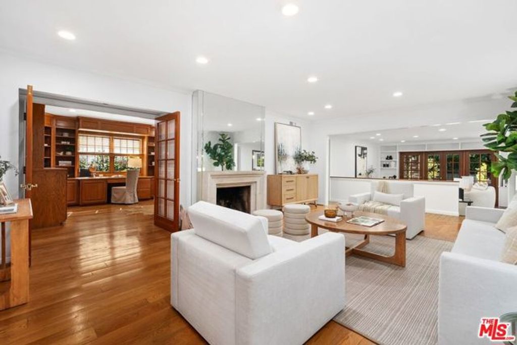 159 Granville Avenue, Los Angeles, CA 90049