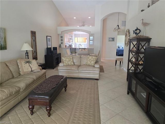 8164 Ibis Cove CIR B202, Naples, FL 34119