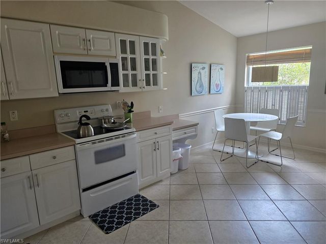 8164 Ibis Cove CIR B202, Naples, FL 34119