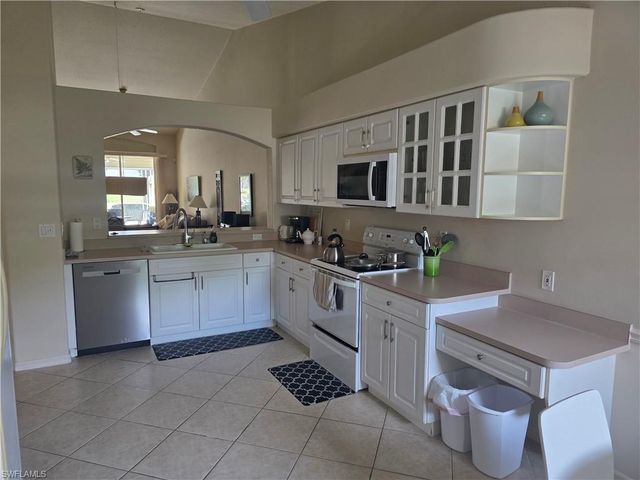 8164 Ibis Cove CIR B202, Naples, FL 34119