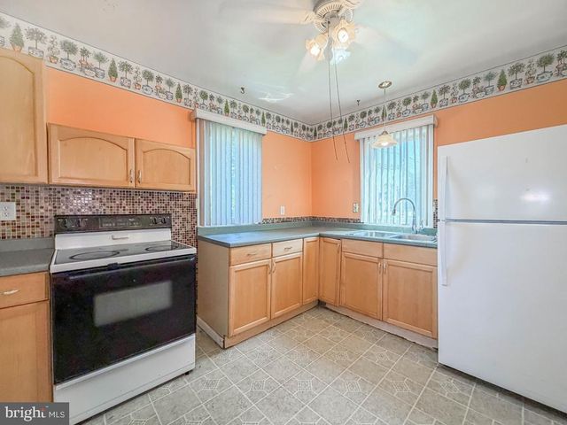 1005 THIRD AVE, Croydon, PA 19021