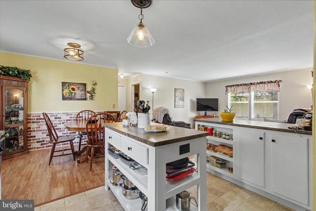 46 ELIZABETH LN, New Oxford, PA 17350