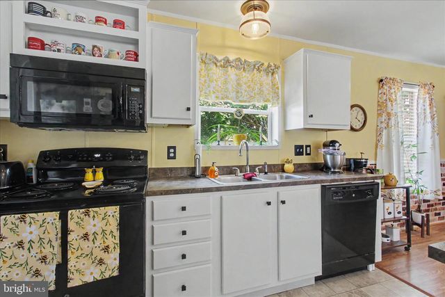 46 ELIZABETH LN, New Oxford, PA 17350
