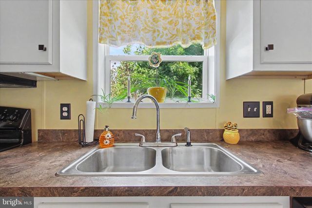46 ELIZABETH LN, New Oxford, PA 17350