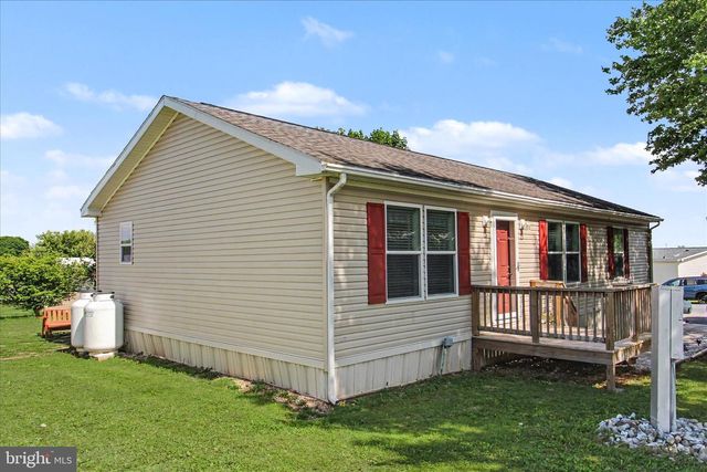 46 ELIZABETH LN, New Oxford, PA 17350