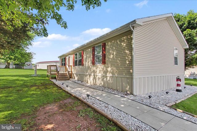 46 ELIZABETH LN, New Oxford, PA 17350