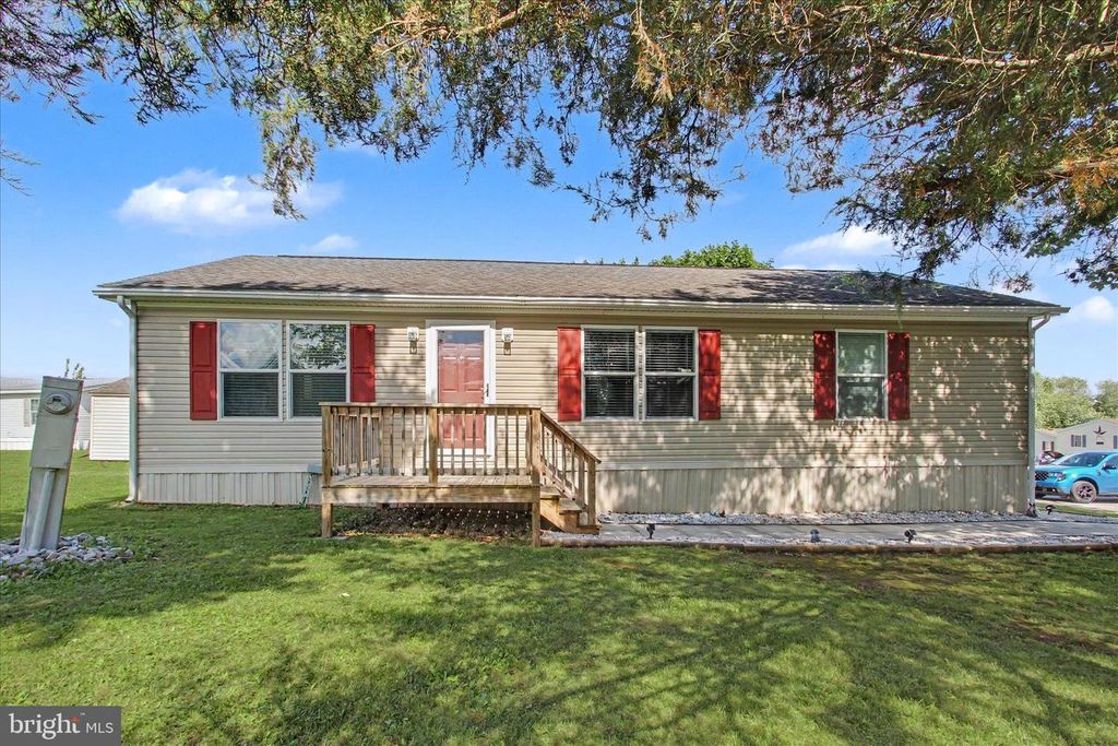46 ELIZABETH LN, New Oxford, PA 17350