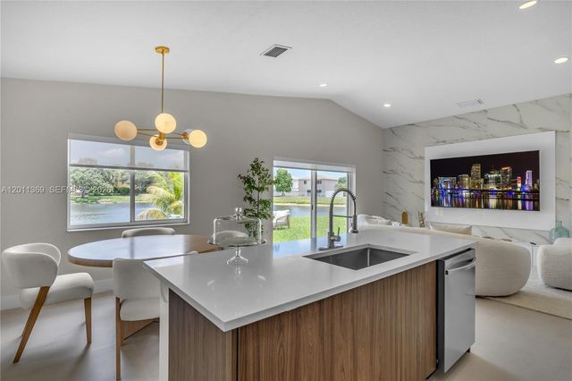 2001 SW 104th Ave, Miramar, FL 33025