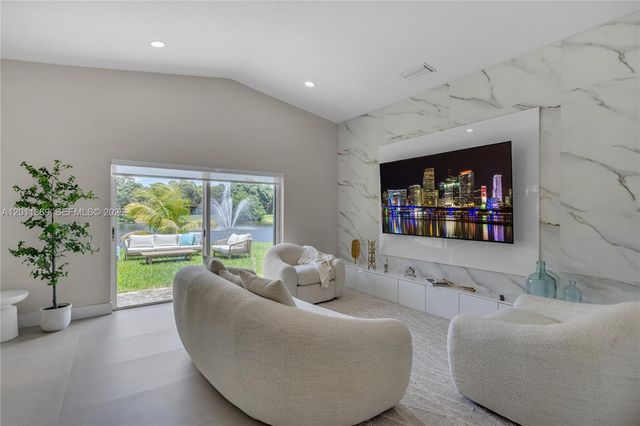 2001 SW 104th Ave, Miramar, FL 33025