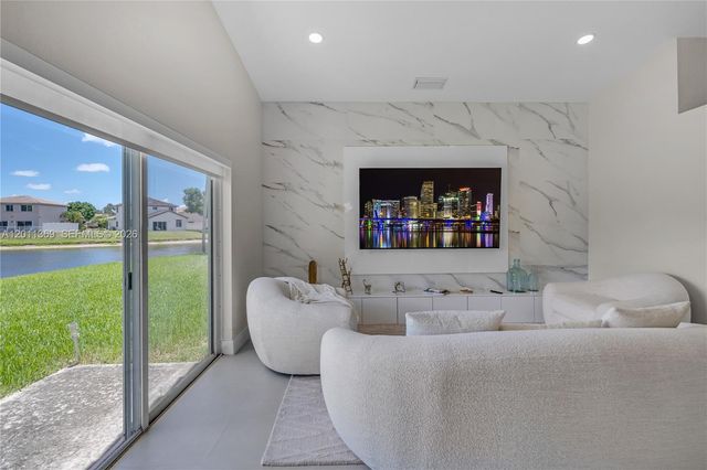 2001 SW 104th Ave, Miramar, FL 33025