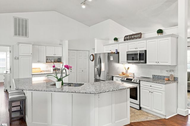 6 Duer Way, Greer, SC 29651